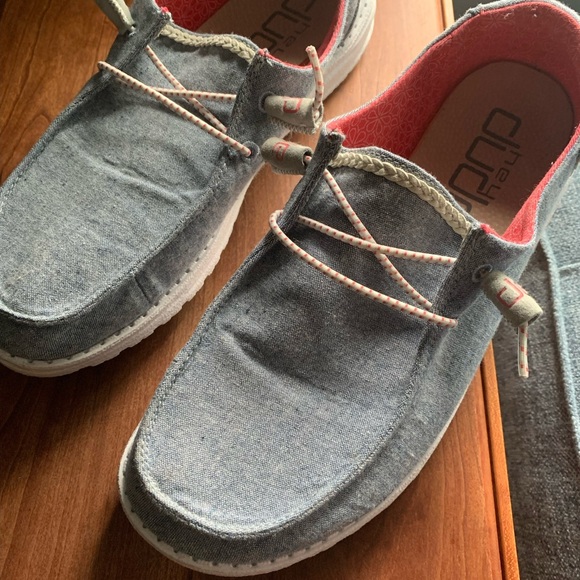 Hey Dude Men's Blue and Pink Loafers - Picture 1 of 4